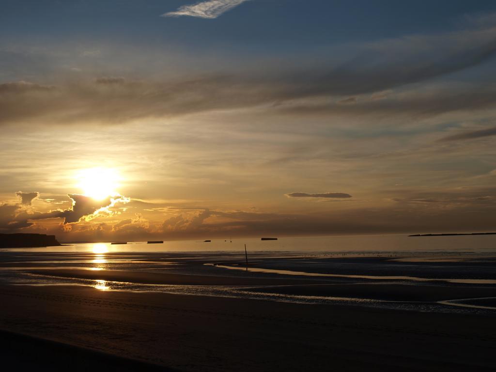 Gites "Bord De Mer" Pmr Ou "Arromanches" 2 Chambres En Front De Mer A Asnelles , 3Km D'Arromanches, 10Km De Bayeux Saint-Côme-de-Fresné 外观 照片
